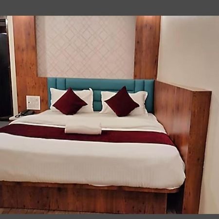 Hotel Daisy Ґувахаті Екстер'єр фото